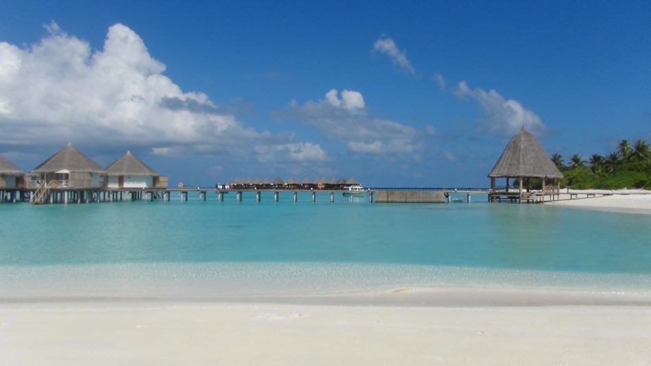 Blick auf beide Wasserbungalows