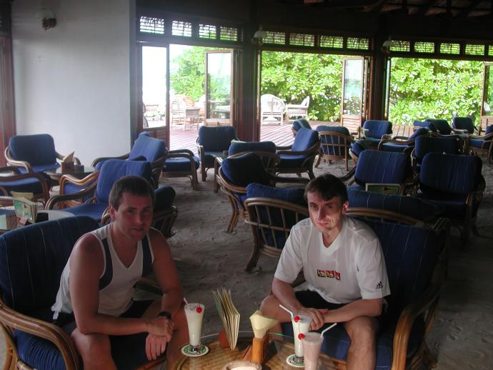 G&uuml;nther und Willy bei Milchshakes in der Bar