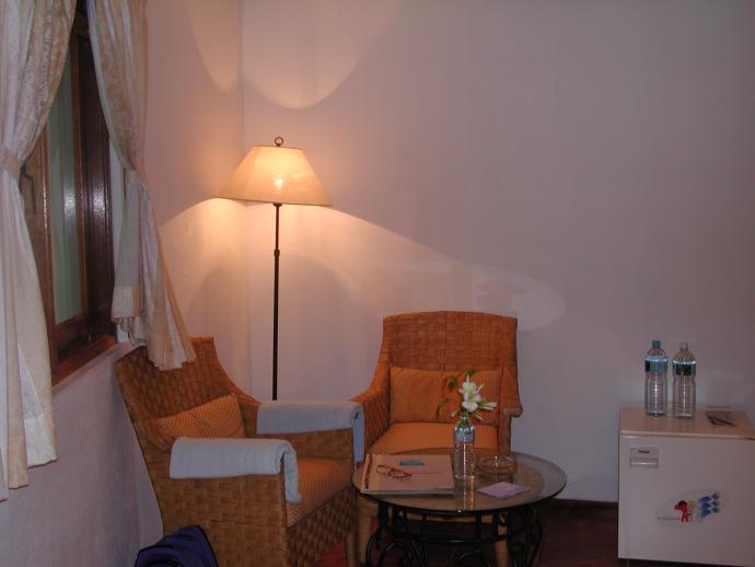 Jeder Bungalow hat eine Sitzecke innen drin